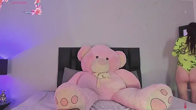 Snapshot of SaradaParker chatting on February 19, 2026, 2:35 pm SaradaParker online show from February 19, 2026, 2:35 pm