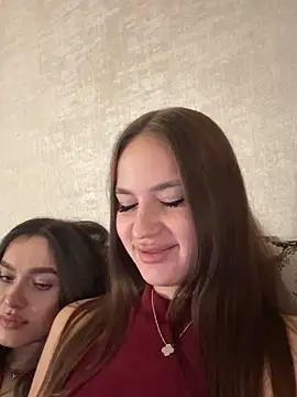 Snapshot of MayaGlow chatting on October 21, 2025, 5:52 am MayaGlow online show from October 21, 2025, 5:52 am