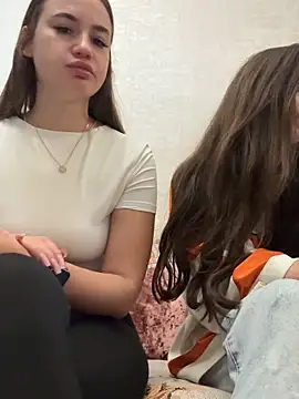 Snapshot of MayaGlow chatting on October 25, 2025, 5:37 am MayaGlow online show from October 25, 2025, 5:37 am