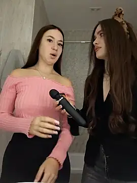 Snapshot of MayaGlow chatting on November 7, 2025, 5:40 am MayaGlow online show from November 7, 2025, 5:40 am