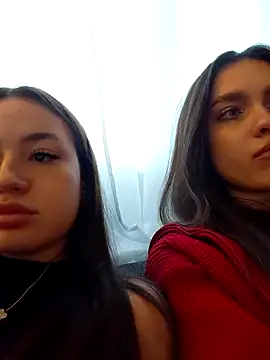 Snapshot of MayaGlow chatting on November 14, 2025, 5:28 am MayaGlow online show from November 14, 2025, 5:28 am