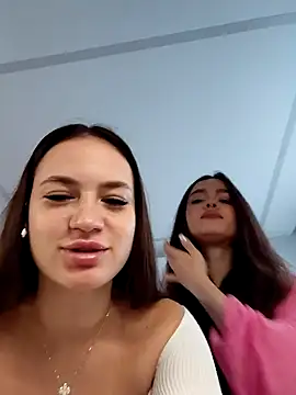 Snapshot of MayaGlow chatting on November 17, 2025, 5:35 am MayaGlow online show from November 17, 2025, 5:35 am