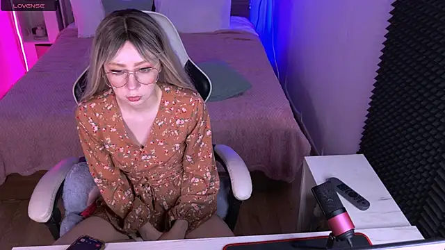 sofiisun online show from October 8, 2025, 7:50 am