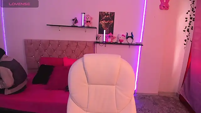 thianahorny online show from October 25, 2025, 12:34 pm