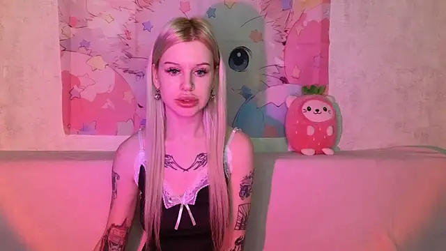 Snapshot of HoneyGold_ chatting on November 21, 2025, 2:43 am HoneyGold online show from November 21, 2025, 2:43 am