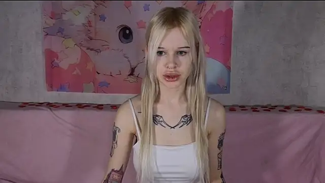 Snapshot of HoneyGold_ chatting on February 15, 2026, 4:09 am HoneyGold online show from February 15, 2026, 4:09 am