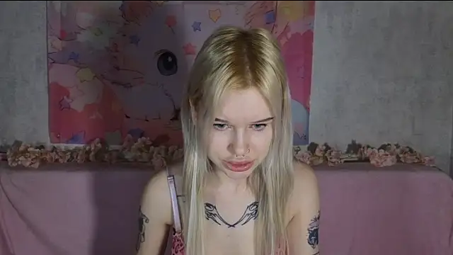 Snapshot of HoneyGold_ chatting on February 16, 2026, 4:08 am HoneyGold online show from February 16, 2026, 4:08 am