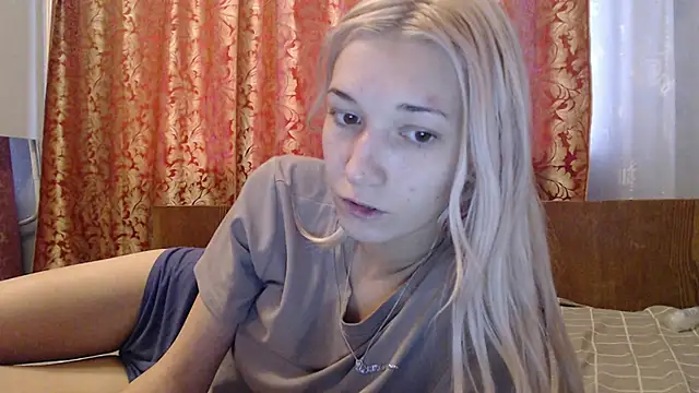 Snapshot of maybe_doll chatting on November 15, 2025, 10:34 am maybe doll online show from November 15, 2025, 10:34 am