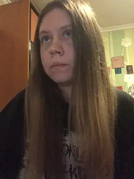 LunaVirelle online show from April 3, 2026, 6:28 pm