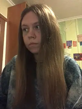 LunaVirelle online show from April 17, 2026, 4:54 pm