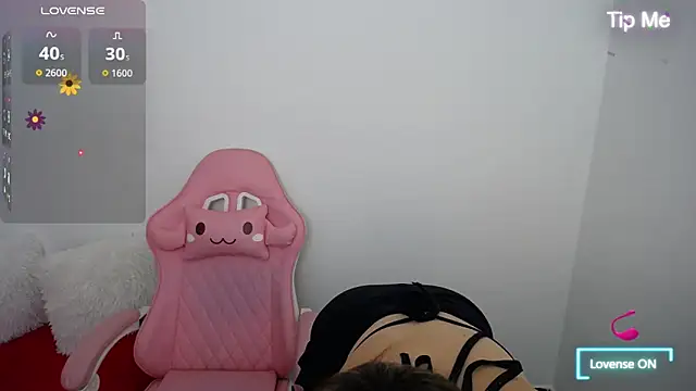 Snapshot of Isabella_wish1 chatting on October 10, 2025, 2:05 pm Isabella wish1 online show from October 10, 2025, 2:05 pm