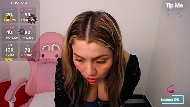 Snapshot of Isabella_wish1 chatting on November 7, 2025, 8:09 pm Isabella wish1 online show from November 7, 2025, 8:09 pm