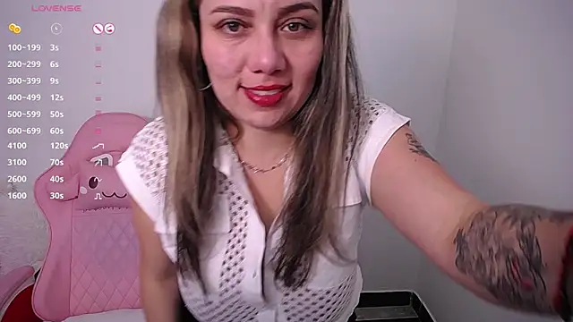 Snapshot of Isabella_wish1 chatting on November 10, 2025, 8:30 pm Isabella wish1 online show from November 10, 2025, 8:30 pm