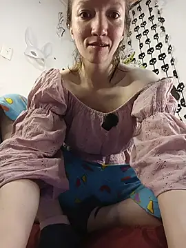 Snapshot of Lucy_colee chatting on October 24, 2025, 12:23 pm Lucy colee online show from October 24, 2025, 12:23 pm