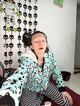 Snapshot of Lucy_colee chatting on October 28, 2025, 4:31 pm Lucy colee online show from October 28, 2025, 4:31 pm