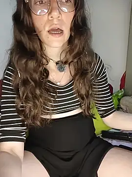 Lucy colee online show from December 17, 2025, 2:28 am