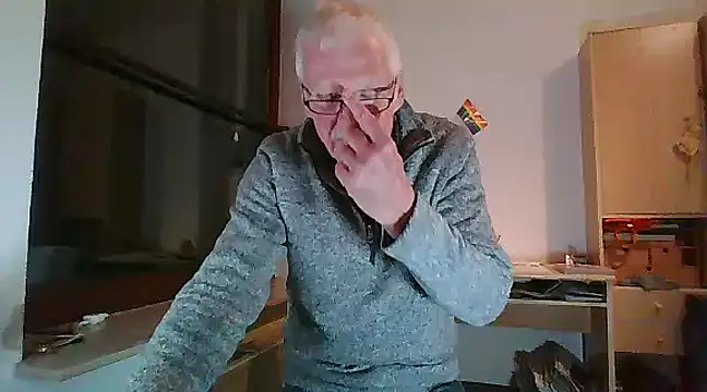 Snapshot of super-snoopy chatting on December 25, 2024, 7:45 pm super-snoopy online show from December 25, 2024, 7:45 pm