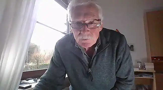 Snapshot of super-snoopy chatting on January 21, 2025, 10:19 am super-snoopy online show from January 21, 2025, 10:19 am