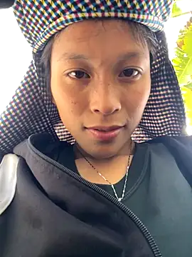 Snapshot of hi-hi-zz chatting on November 5, 2025, 2:11 am hi-hi-zz online show from November 5, 2025, 2:11 am