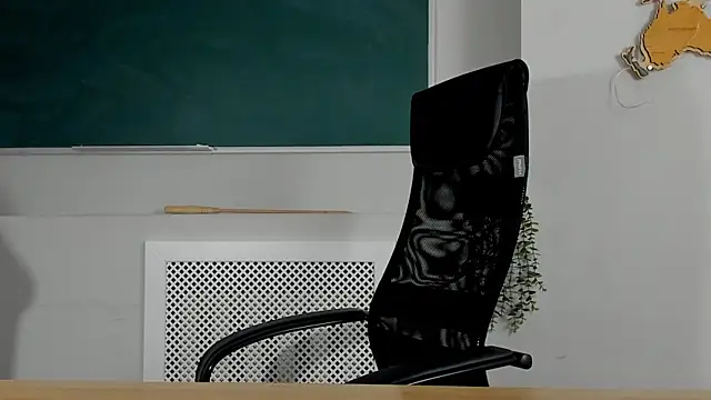 ClaireMathis online show from April 7, 2026, 2:50 pm