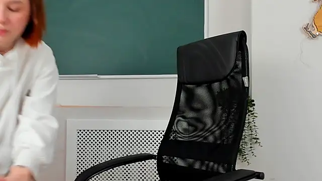 ClaireMathis online show from April 9, 2026, 2:44 pm