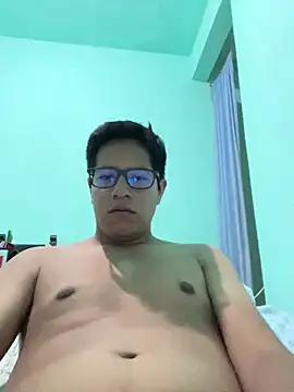 Snapshot of Lukein23 chatting on December 23, 2025, 9:18 am Lukein23 online show from December 23, 2025, 9:18 am