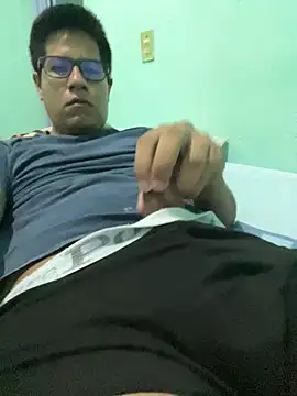 Snapshot of Lukein23 chatting on April 8, 2026, 9:09 am Lukein23 online show from April 8, 2026, 9:09 am