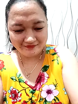 Snapshot of sweetannie13 chatting on October 27, 2025, 12:31 pm sweetannie13 online show from October 27, 2025, 12:31 pm