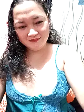 Snapshot of sweetannie13 chatting on November 24, 2025, 9:03 pm sweetannie13 online show from November 24, 2025, 9:03 pm