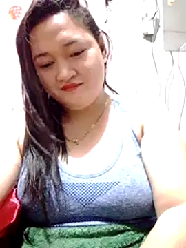 Snapshot of sweetannie13 chatting on February 15, 2026, 7:54 pm sweetannie13 online show from February 15, 2026, 7:54 pm