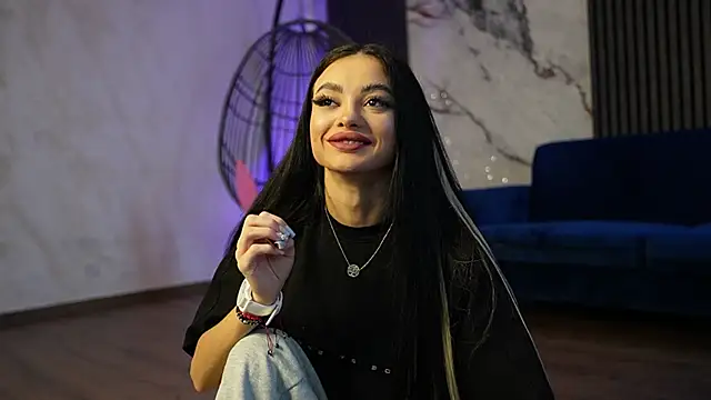 RachelRavee online show from April 10, 2026, 4:17 am