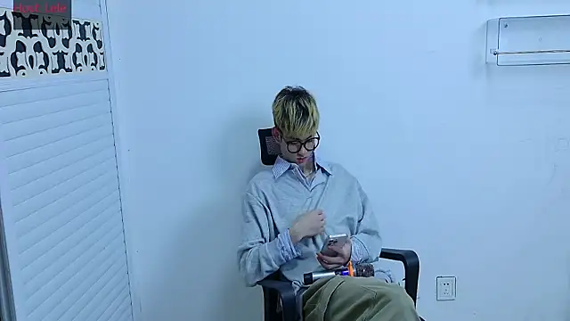 sexyboy-lele online show from October 13, 2025, 11:54 am