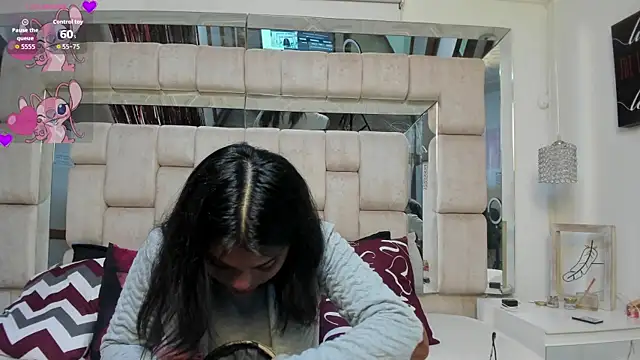 KimiAnal online show from November 6, 2025, 1:12 pm