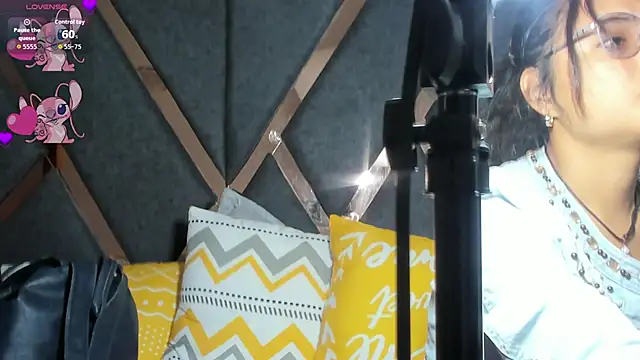 KimiAnal online show from November 14, 2025, 1:43 pm