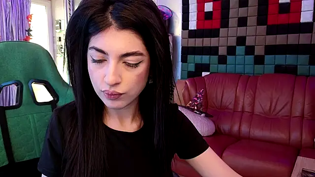 Snapshot of SinWolf_ chatting on October 9, 2025, 8:01 am SinWolf online show from October 9, 2025, 8:01 am