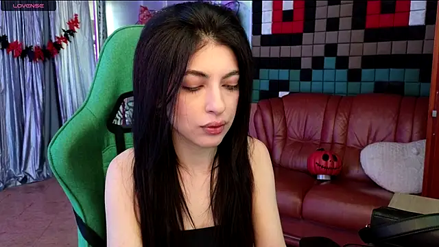 Snapshot of SinWolf_ chatting on October 21, 2025, 10:05 am SinWolf online show from October 21, 2025, 10:05 am