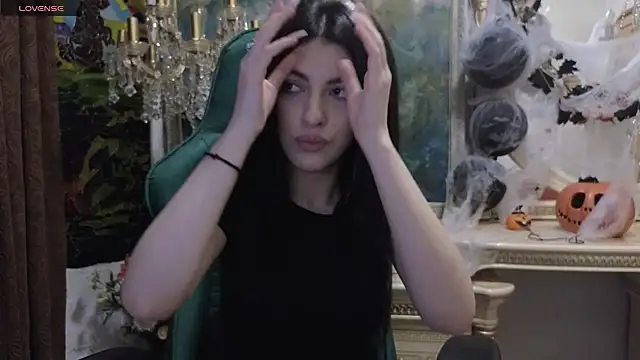 Snapshot of SinWolf_ chatting on November 7, 2025, 11:32 am SinWolf online show from November 7, 2025, 11:32 am