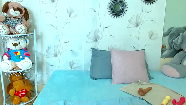 zara cute online show from November 10, 2025, 12:15 pm