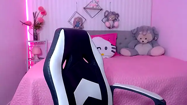 Snapshot of zara_cute chatting on April 16, 2026, 12:06 pm zara cute online show from April 16, 2026, 12:06 pm