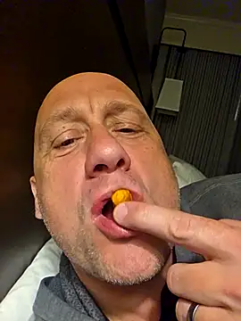 akstr8 online show from March 27, 2026, 7:25 am