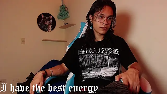 Snapshot of tom_1945 chatting on December 19, 2025, 5:36 am tom 1945 online show from December 19, 2025, 5:36 am