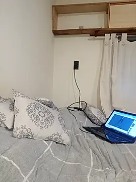 Chinitaluna online show from November 17, 2025, 10:37 pm