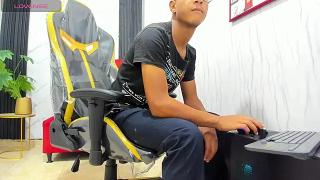 Yeps pluss online show from October 22, 2025, 9:03 pm