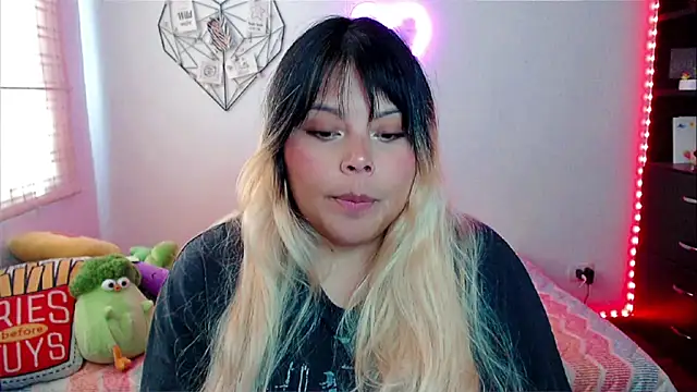 EllieMoonX online show from March 7, 2026, 7:33 pm