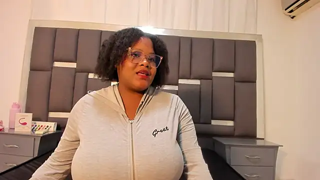 gabrielabrunette69 online show from October 10, 2025, 1:54 pm