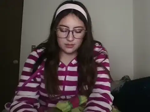 Snapshot of Mar_00c chatting on October 22, 2025, 5:08 am Mar 00c online show from October 22, 2025, 5:08 am