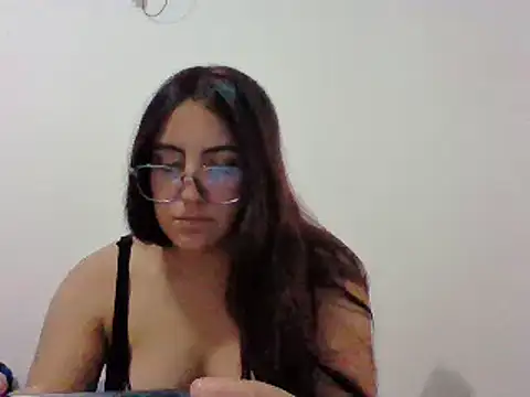 Snapshot of Mar_00c chatting on November 10, 2025, 6:12 am Mar 00c online show from November 10, 2025, 6:12 am