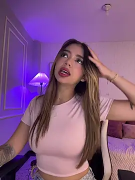 HoneyMollyX online show from January 18, 2026, 1:04 pm