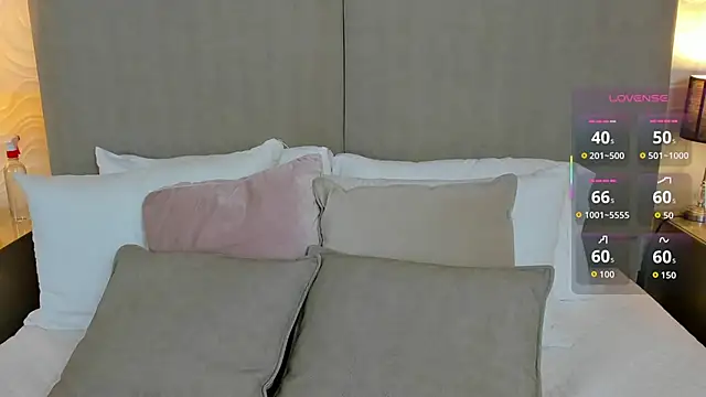 baby naomy online show from October 24, 2025, 2:13 pm