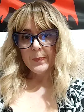 Amelialove42 online show from April 1, 2026, 5:43 pm